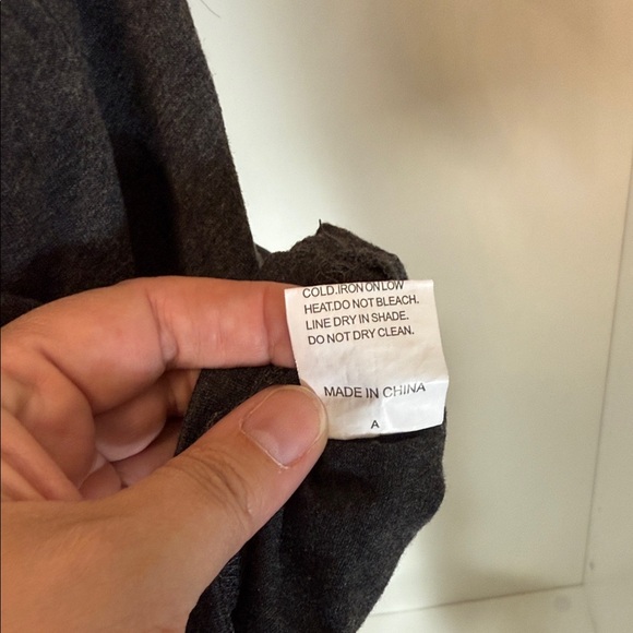 Gray T-Shirt with Capybara and Floral Design - Picture 3 of 6